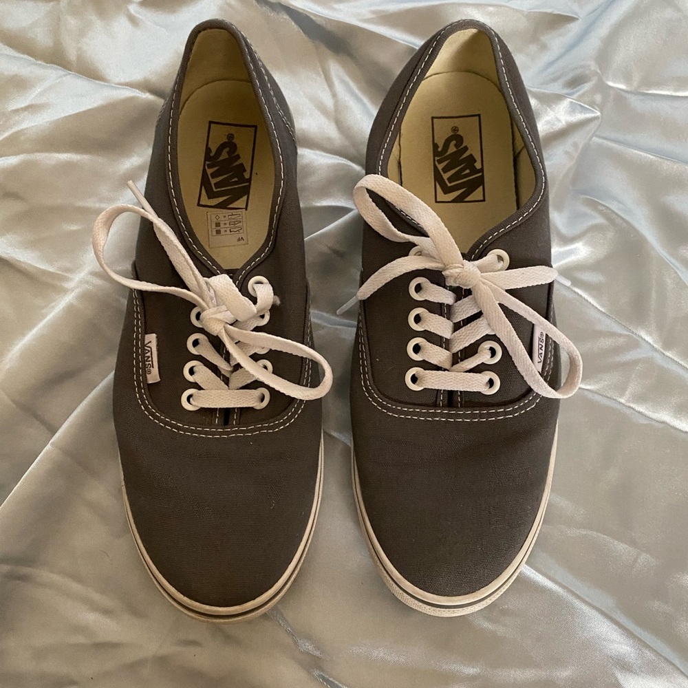 Van's Shoes Womens Size 8.5 US Gray & White Sneakers Flat Low Ankle - NEW!